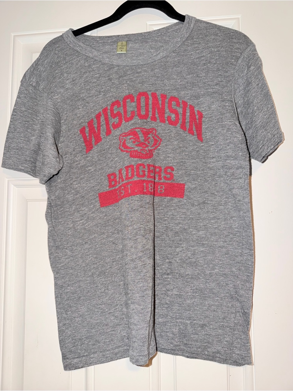Alternative Earth Heather Gray Tee with Red Wisconsin Badgers Graphic Sz medium